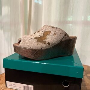 Chocolat Blu Yiona bronze calf hair wedges